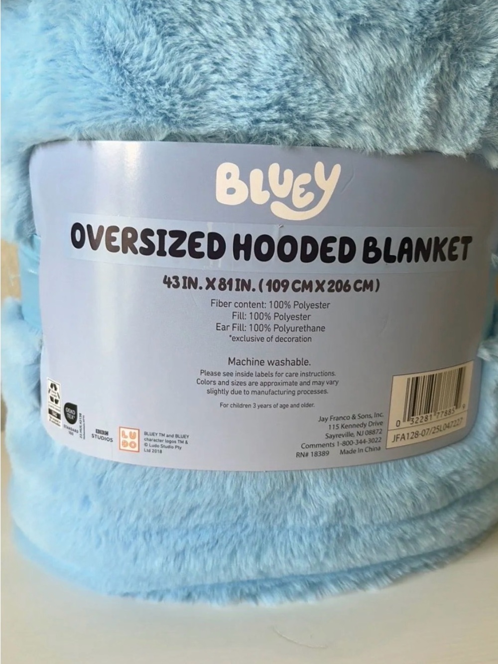 Bluey Oversized Hooded Blanket - Light Blue & Navy - Picture 4 of 4